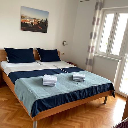 Superior Rooms Pension Karolina Rab Town Bagian luar foto