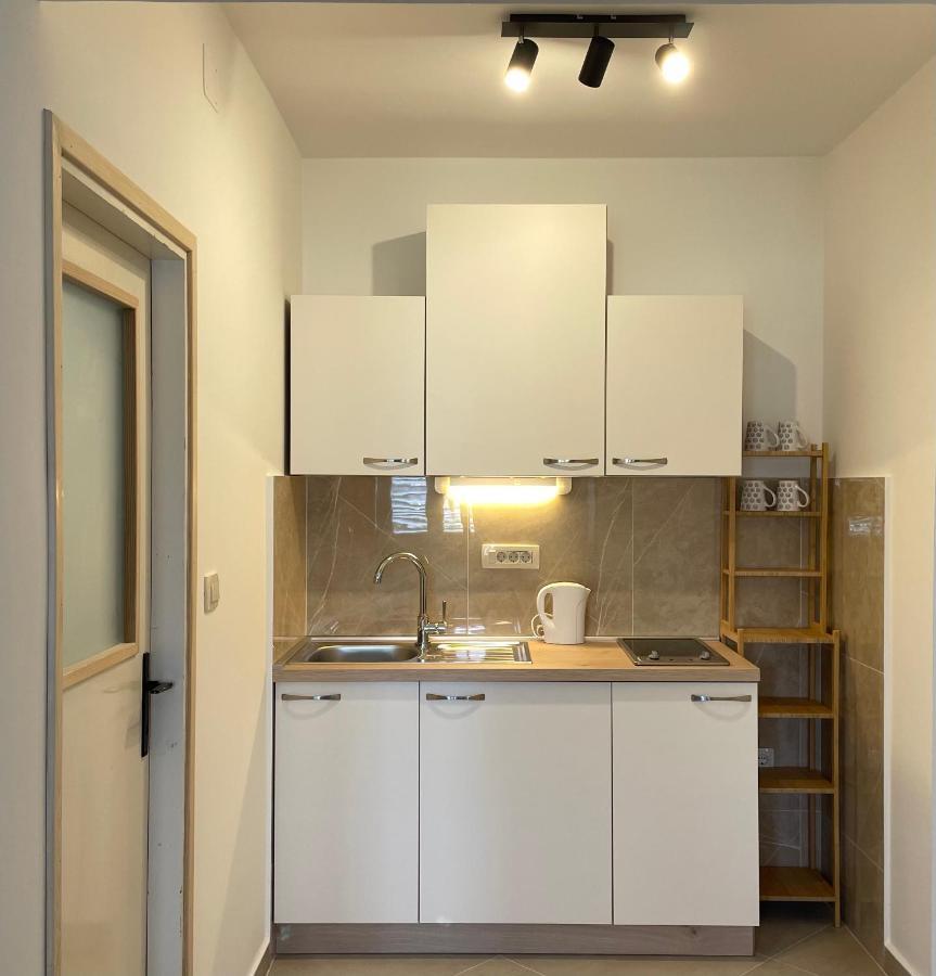 Superior Rooms Pension Karolina Rab Town Bagian luar foto
