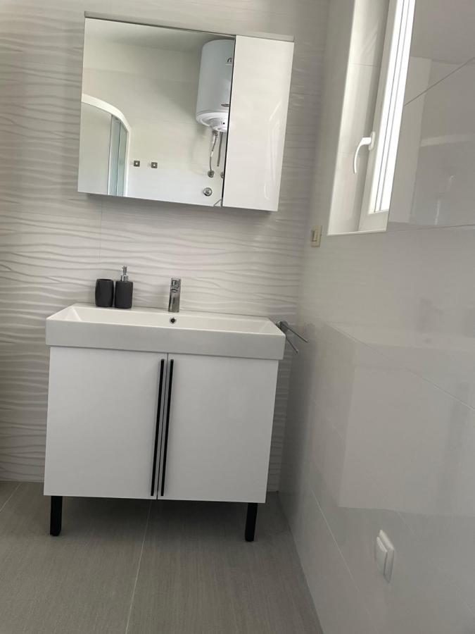 Superior Rooms Pension Karolina Rab Town Bagian luar foto
