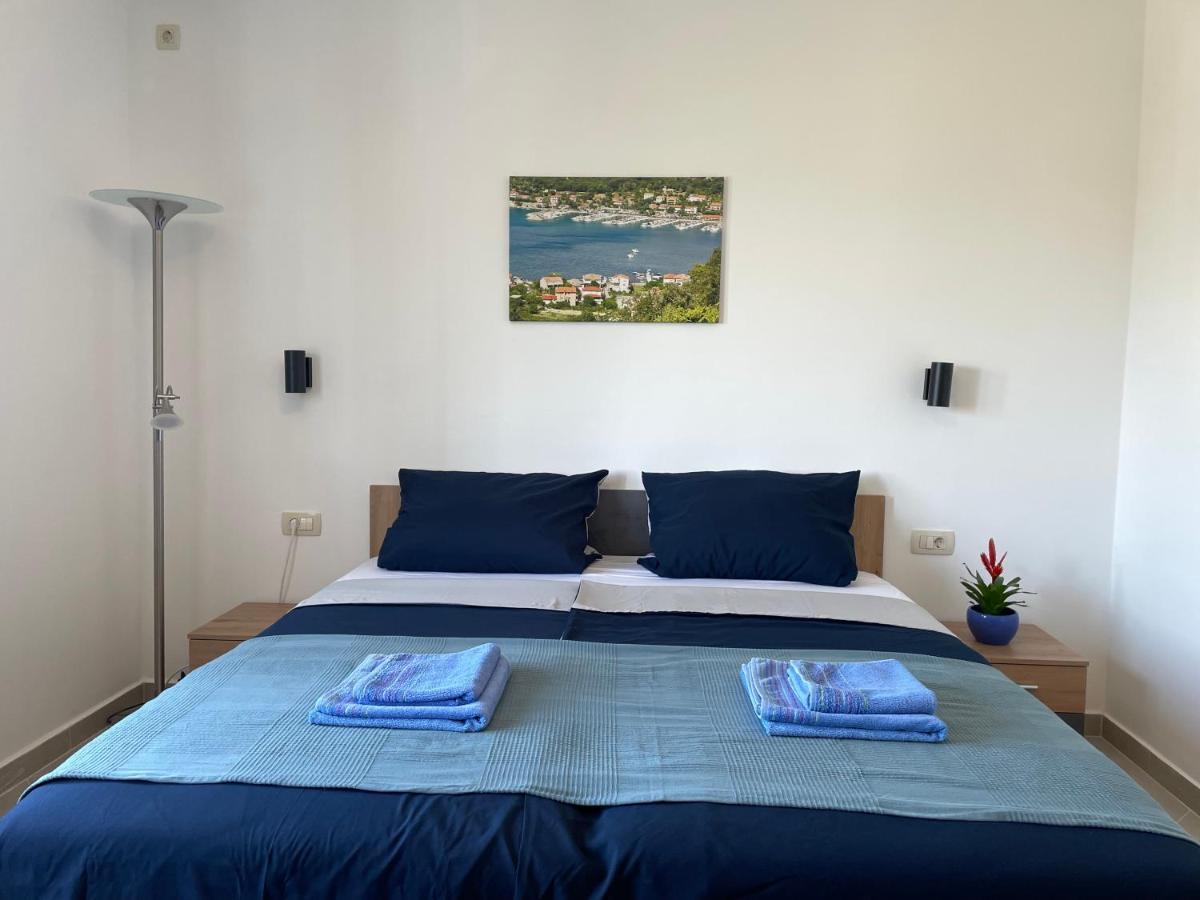 Superior Rooms Pension Karolina Rab Town Bagian luar foto