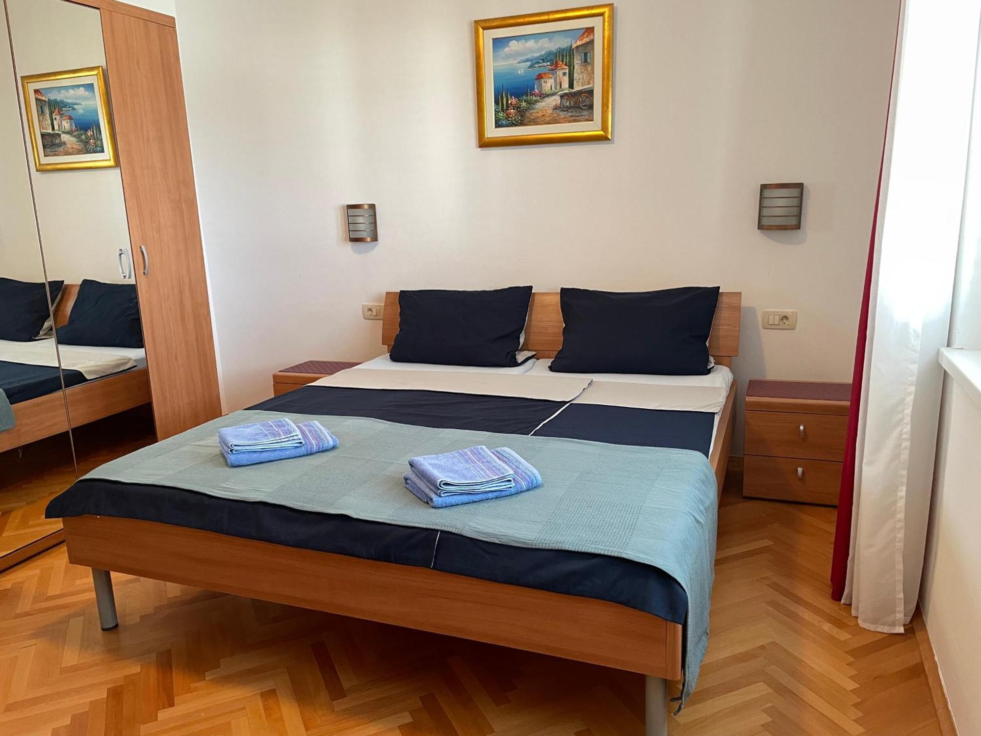 Superior Rooms Pension Karolina Rab Town Bagian luar foto