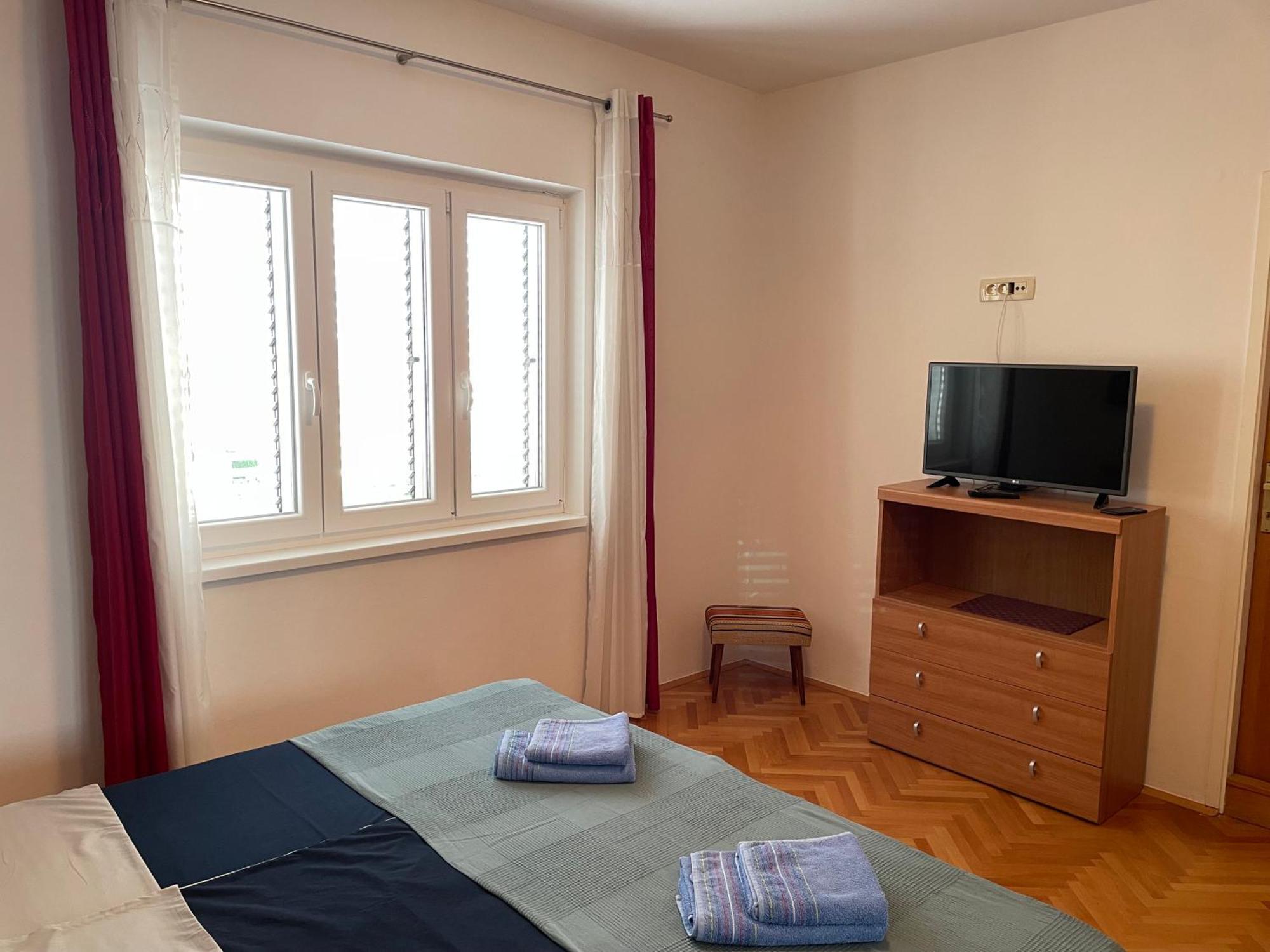 Superior Rooms Pension Karolina Rab Town Bagian luar foto