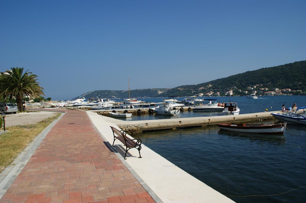 Superior Rooms Pension Karolina Rab Town Bagian luar foto