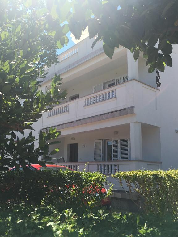 Superior Rooms Pension Karolina Rab Town Bagian luar foto