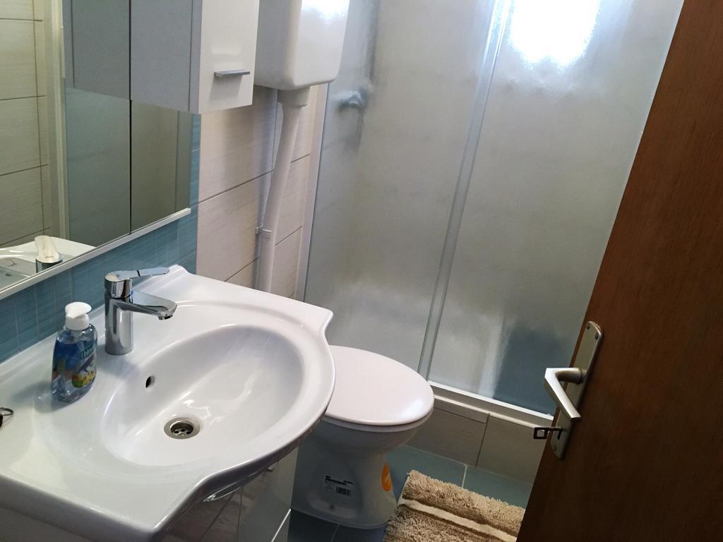 Superior Rooms Pension Karolina Rab Town Bagian luar foto